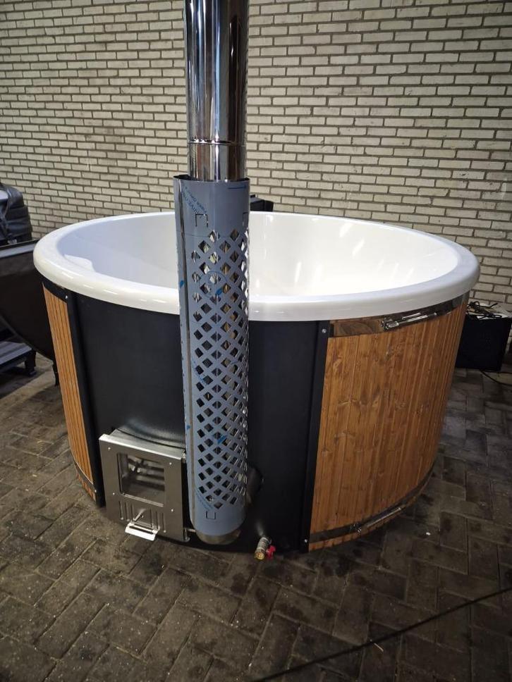 Hottub Herfstdeal. Geisoleerd nog 1 op voorraad, Tuin en Terras, Zwembad-toebehoren, Nieuw, Overige typen, Ophalen of Verzenden