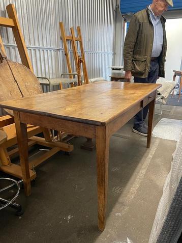 Perenhouten Tafel beschikbaar voor biedingen