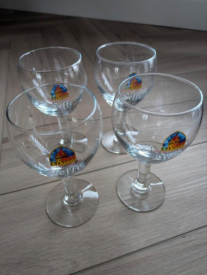 4 Leffe bierglazen nieuw 0,33, Verzamelen, Glas en Borrelglaasjes, Zo goed als nieuw, Bierglas, Ophalen of Verzenden