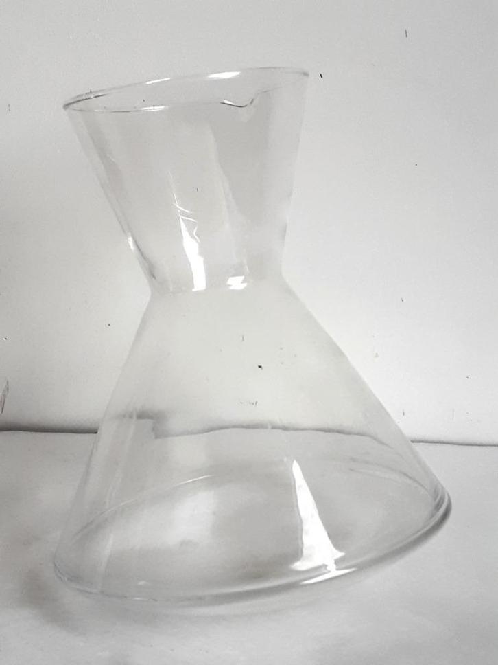 Bijzondere, ludieke (water)karaf met een bolle onderkant, Huis en Inrichting, Keuken | Servies, Nieuw, Overige typen, Overige stijlen