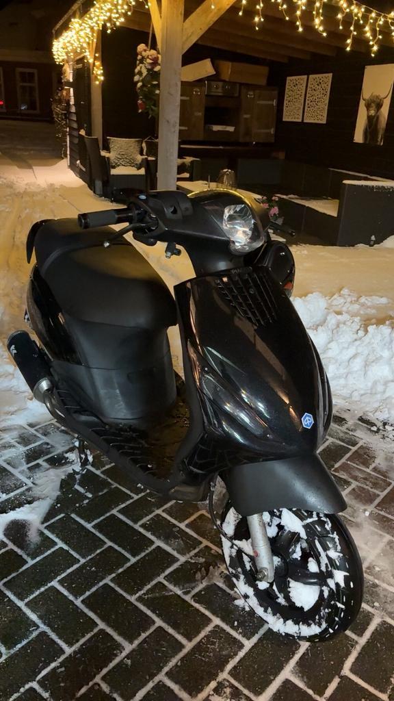 Zip 4t2v, Fietsen en Brommers, Scooters | Piaggio, Zo goed als nieuw, Zip, Maximaal 45 km/u, Benzine, Ophalen