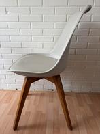 Eetkamerstoelen lichtgrijs met houten poten, Ophalen, Kunststof, Gebruikt, Grijs