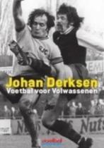 Voetbal voor Volwassenen (2011) - boek van Johan Derksen, Boeken, Ophalen of Verzenden, Zo goed als nieuw, Balsport