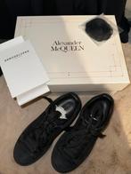 Alexander McQueen zwart suède, Kleding | Dames, Schoenen, Ophalen of Verzenden, Alexander McQueen, Zo goed als nieuw, Sneakers of Gympen