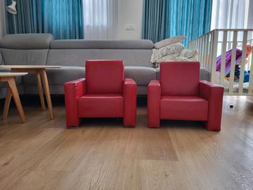 2 kunstlederen kindersofa's beschikbaar voor biedingen