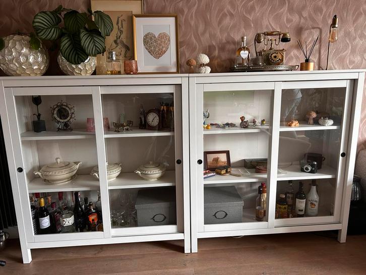 Twee witte vitrinekasten, Huis en Inrichting, Kasten | Vitrinekasten, Gebruikt, 75 cm of meer, Glas, Ophalen