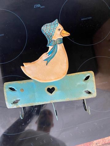 Antiek metalen handdoek rekje + moeder de Gans beschikbaar voor biedingen