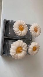 Bloemvormige kaarsen in glazen vaasjes, houder grijs hout, Huis en Inrichting, Woonaccessoires | Kandelaars en Kaarsen, Wit, Nieuw