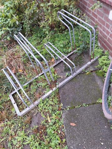Fietsenrek voor 4 fietsen beschikbaar voor biedingen
