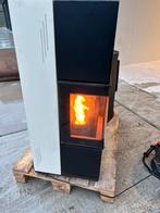 Palazetti pelletkachel 9.5kW - Hoekmodel met veel warmte, Ophalen of Verzenden, Zo goed als nieuw, ., Pelletkachel