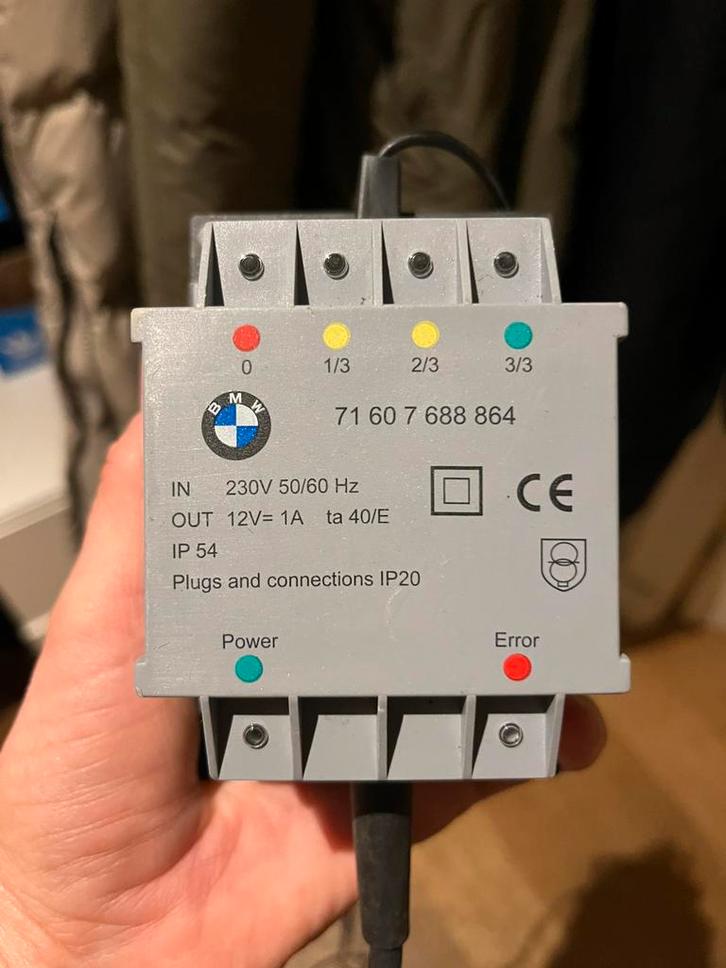 BMW acculader / druppellader 12V, Doe-het-zelf en Verbouw, Elektra en Kabels, Zo goed als nieuw, Ophalen of Verzenden