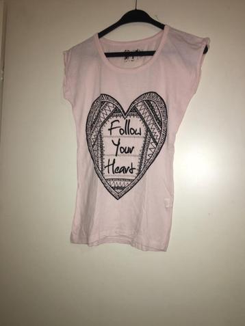 Nude / lichtroze shirt met tekst / print 'Follow your heart' beschikbaar voor biedingen