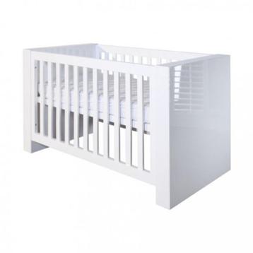 Kidsmill Alaska Hoogglans Babybed (1ste eigenaar) beschikbaar voor biedingen