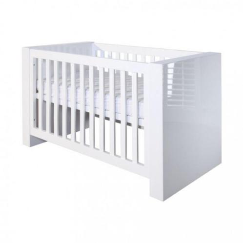 Kidsmill Alaska Hoogglans Babybed (1ste eigenaar), Kinderen en Baby's, Kinderkamer | Complete kinderkamers, Zo goed als nieuw