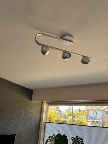 Plafondlamp met 3 Spotjes beschikbaar voor biedingen