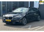 BMW 1-serie 118i Executive Edition/1STE EIG/NAVI/CARPLAY/LED, Auto's, BMW, Gebruikt, Leder en Stof, Zwart, Origineel Nederlands