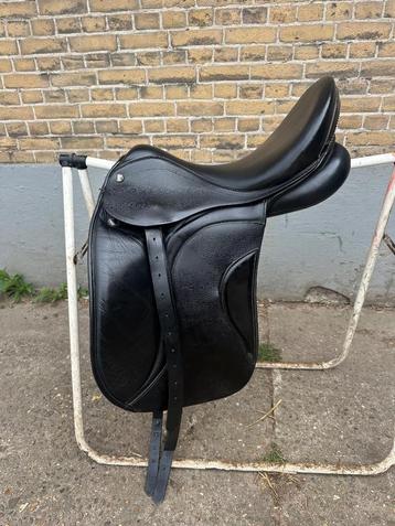 Kingsley zadel beschikbaar voor biedingen