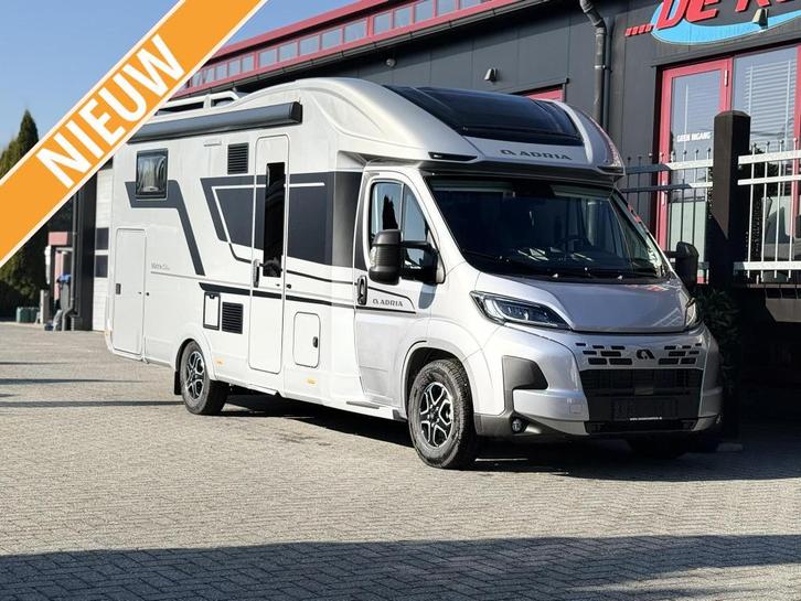 Adria Matrix Supreme 670 SL -AUTOMAAT - HEFBED, Caravans en Kamperen, Campers, Bedrijf, tot en met 4, Half-integraal, Adria, Diesel