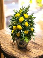 Zijden bloemstuk opgemaakt citroenen en olijftakken, Binnen, Nieuw, Ophalen of Verzenden, Fransidzesflowercreations
