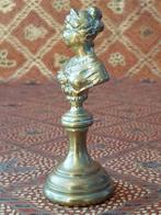 Antieke buste uit Frankrijk van een vrouw 11 cm. uit 1870., Antiek en Kunst, Antiek | Koper en Brons, Ophalen of Verzenden, Koper