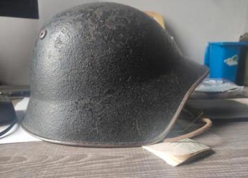 Zwitserse Stahlhelm m18/40 beschikbaar voor biedingen