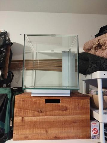 Wit Qubiq 30 aquarium  beschikbaar voor biedingen