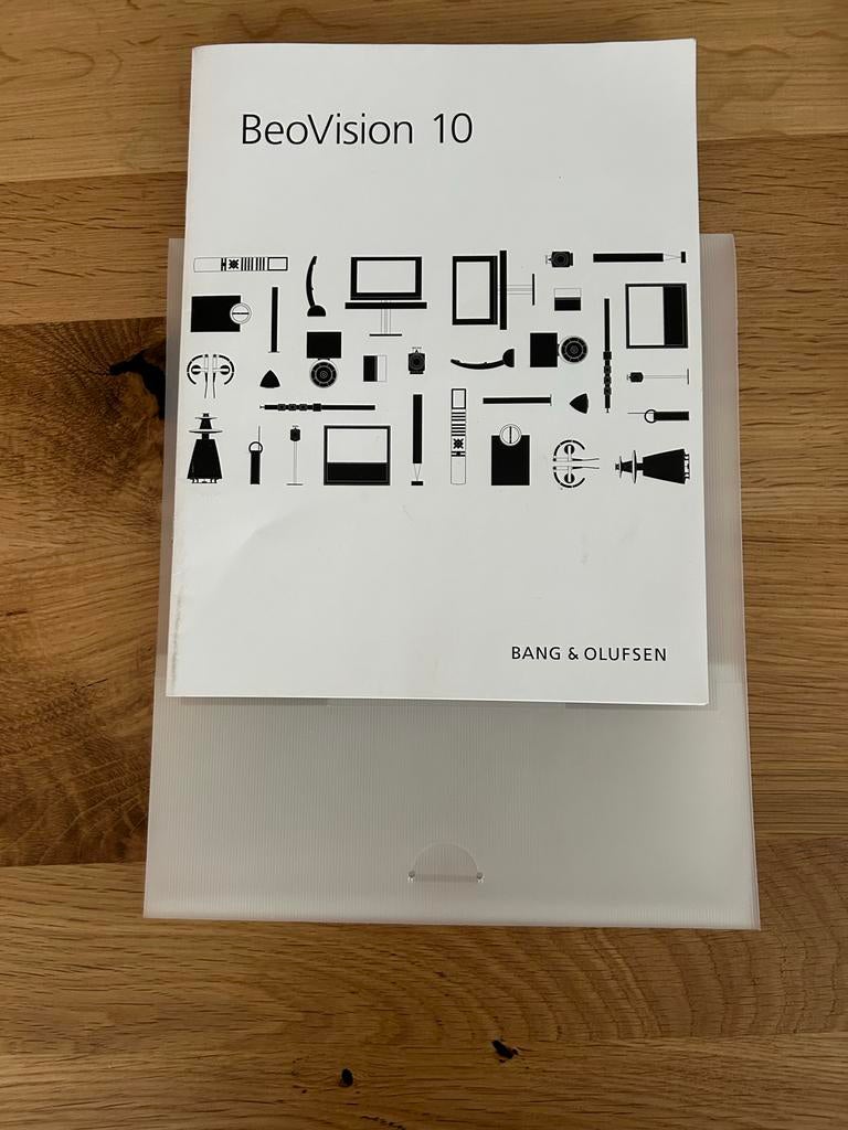 Nu €10 Bang & Olufsen BeoVision 10 Handleiding + Mapje, Overige merken, 50 Hz, Ophalen of Verzenden, Zo goed als nieuw