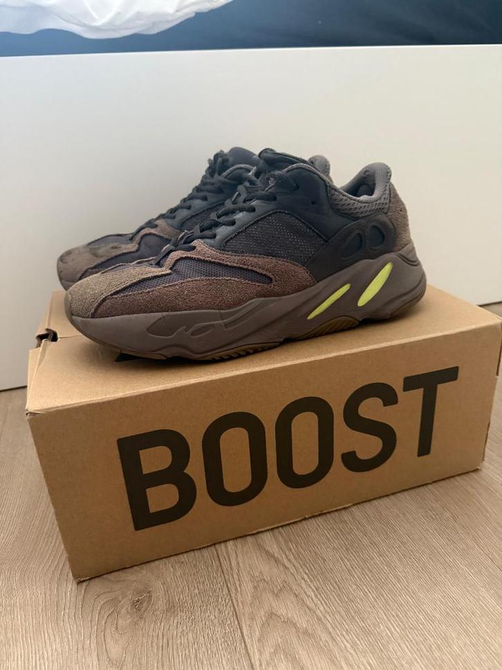 Yeezy Boost 700 Mauve, Kleding | Heren, Schoenen, Gedragen, Sneakers of Gympen, Bruin, Ophalen of Verzenden