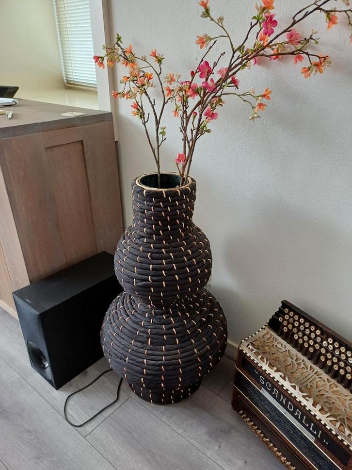 Decoratieve zwarte vaas, Huis en Inrichting, Woonaccessoires | Vazen, Zo goed als nieuw, Zwart, 75 cm of meer, Overige materialen