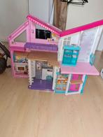 Barbie huis Malibu villa met meubels en accesoires en doos, Ophalen, Zo goed als nieuw, Poppenhuis