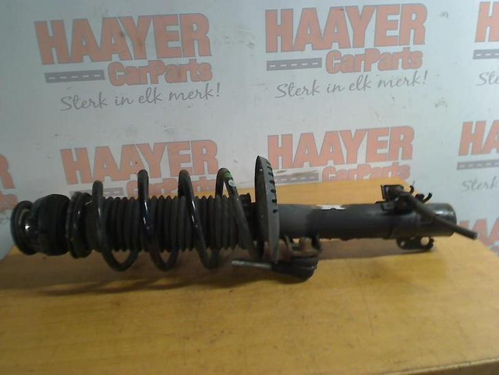 Veerpoot Links Voor Skoda Fabia III (NJ3) (2014-08/2021-06), Auto-onderdelen, Ophanging en Onderstel, Skoda, Gebruikt