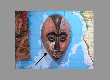 Kleurrijk Idoma masker Nigeria (170618-03)  beschikbaar voor biedingen