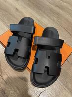 Hermes Chypre Sandal Black maat 44, Kleding | Heren, Schoenen, Slippers, Zwart, Nieuw, Ophalen of Verzenden