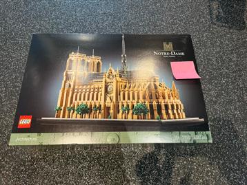 21061 notre dame (sealed) inclusief omdoos beschikbaar voor biedingen
