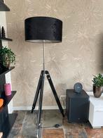 Driepoot Lamp met Zwarte Kap, Huis en Inrichting, Lampen | Vloerlampen, Ophalen, Gebruikt, Hout, 100 tot 150 cm