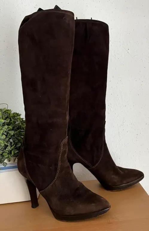 Bruine suède laarzen maat 37 [DM], Kleding | Dames, Schoenen, Zo goed als nieuw, Hoge laarzen, Bruin, Ophalen of Verzenden