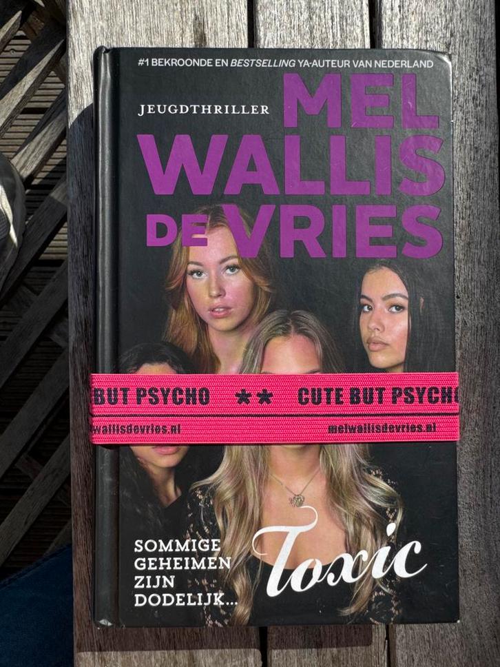 Toxic - Mel Wallis de Vries - Jeugdthriller, Boeken, Kinderboeken | Jeugd | 13 jaar en ouder, Gelezen, Fictie, Ophalen of Verzenden
