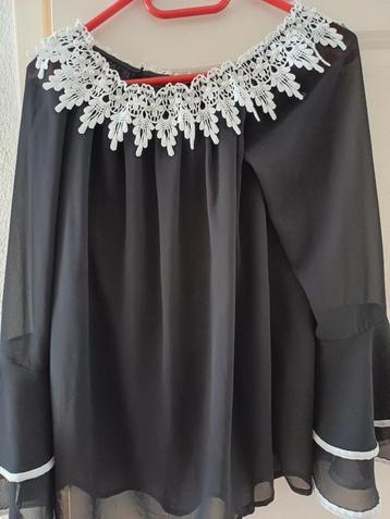 blouse zwart met witte kanten kraag met pareltjes  beschikbaar voor biedingen