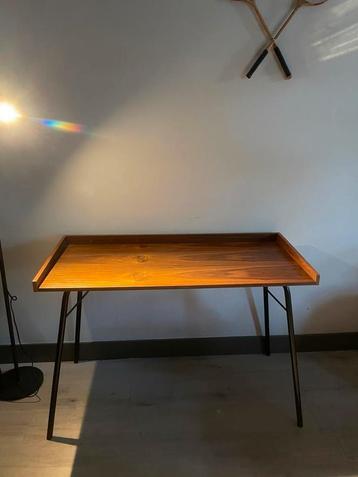SOLD - Westwing Walnut Veneer Desk beschikbaar voor biedingen