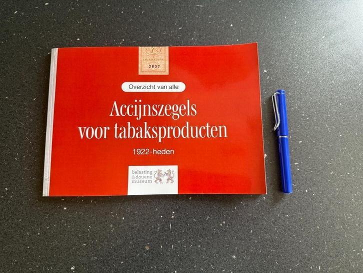 eerste volledige geïllustreerde catalogus van accijnszegels, Verzamelen, Rookartikelen, Aanstekers en Luciferdoosjes, Nieuw, Overige typen