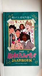 Alice Oseman - Het Heartstopper jaarboek, Boeken, Ophalen of Verzenden, Zo goed als nieuw, Alice Oseman