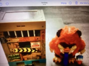 Crate Creatures Blizz Monster met kooi beschikbaar voor biedingen