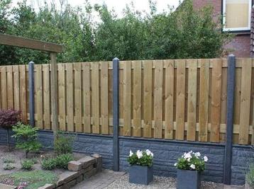 Opruiming beton schuttingpalen en motief platen 50% KORTING beschikbaar voor biedingen