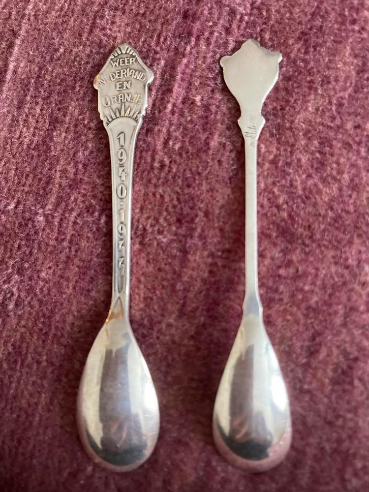 Zilveren Lepeltjes - Herdenking en Koningin, Antiek en Kunst, Antiek | Bestek, Ophalen of Verzenden