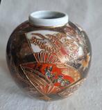Japanse Satsuma vaas met decor van waaiers., Ophalen