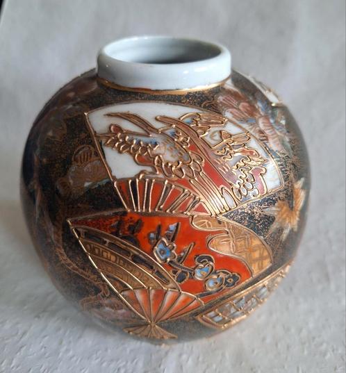 Japanse Satsuma vaas met decor van waaiers., Antiek en Kunst, Antiek | Vazen, Ophalen
