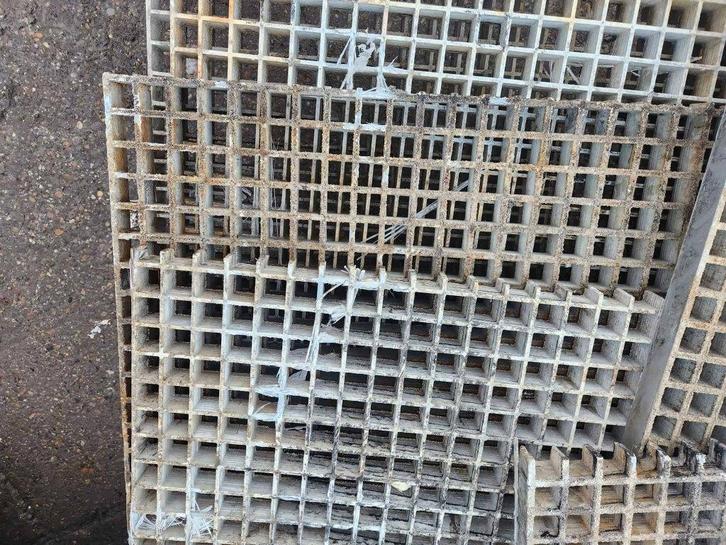 221 - Kunststof roosters, Doe-het-zelf en Verbouw, Overige Doe-het-zelf en Verbouw, Gebruikt, Ophalen