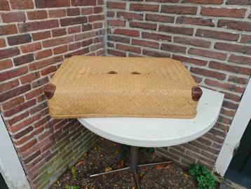antieke rieten koffer beschikbaar voor biedingen