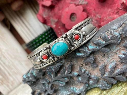Prachtige Tibetaans zilveren armband versierd met Turkoois., Sieraden, Tassen en Uiterlijk, Armbanden, Nieuw, Zilver, Zilver, Met edelsteen