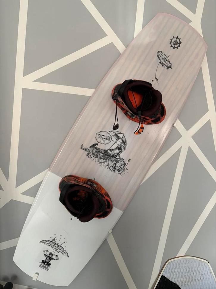 Slingshot shredtown 139/ronix electric bindingen, Watersport en Boten, Wakeboarden, Gebruikt, Board en Schoenen, Ophalen